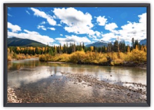 Joki virtaa Flatheadin kansallismetsässä