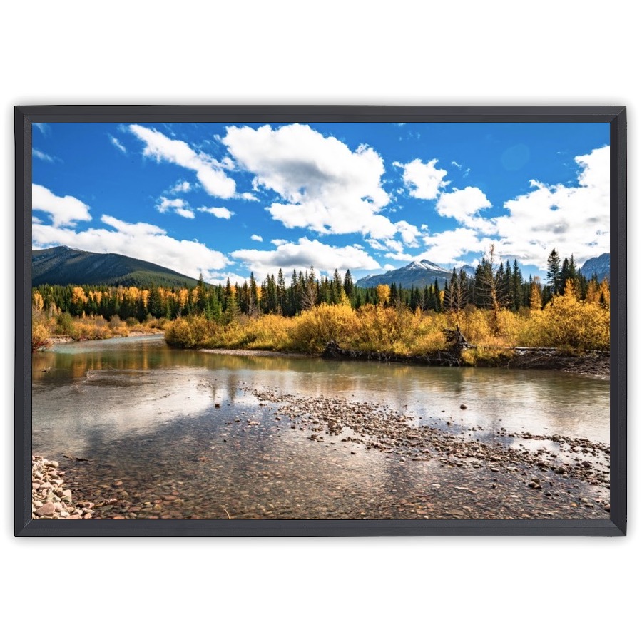 Joki virtaa Flatheadin kansallismetsässä