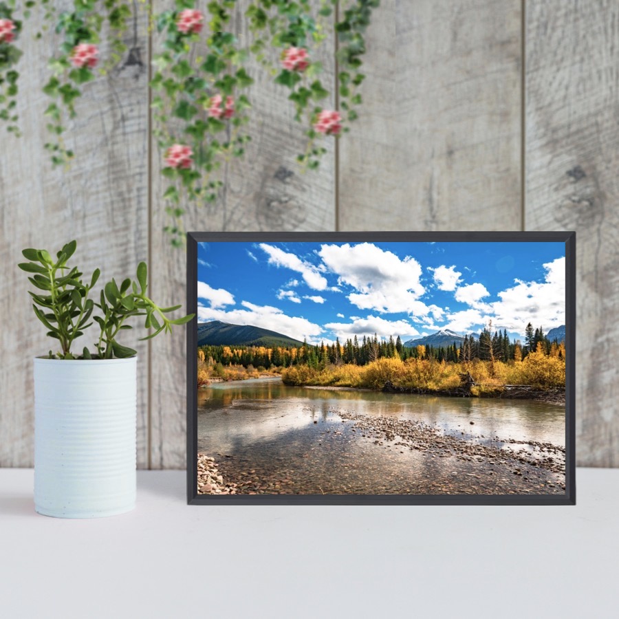 Joki virtaa Flatheadin kansallismetsässä